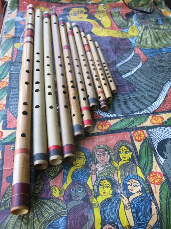 Flauti bansuri di diverse dimensioni e tonalità